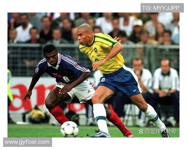 90年代十大足球巨星盘点:经典球员与足球历史的璀璨篇章 90年代十大足球巨星盘点:经典球员与足球历史的璀璨篇章