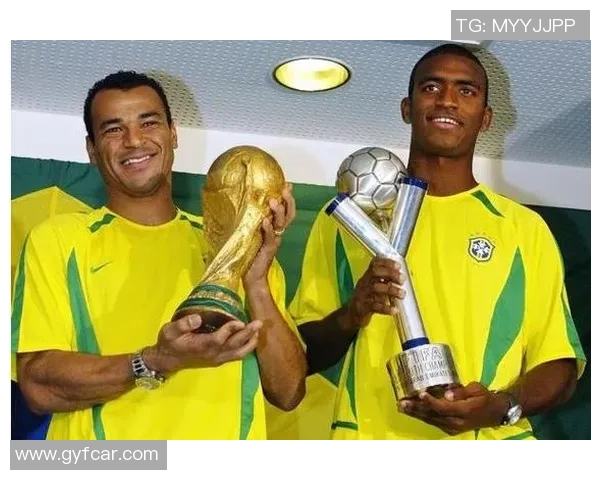 梦中与足球巨星同行亲密接触体验：你与球场传奇的奇妙邂逅