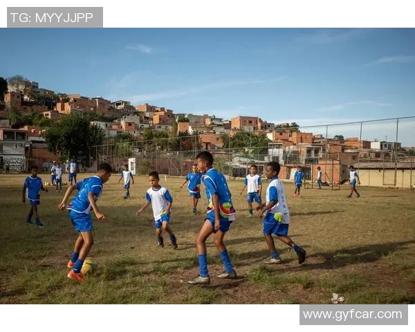 足球星之神：崛起于绿茵场的传奇人物与不朽荣耀之路