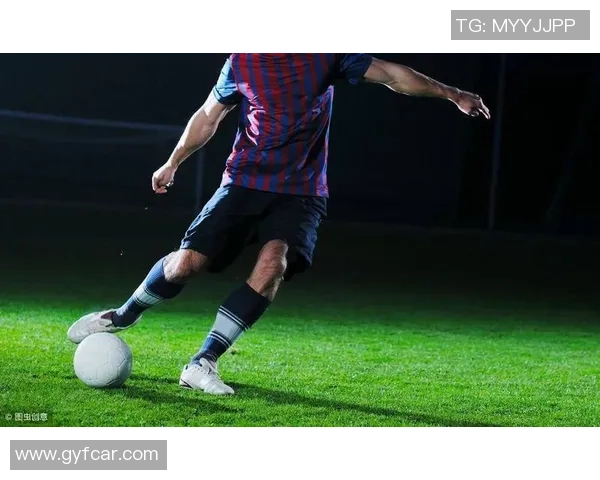 足球球星经典动作模仿技巧解析与训练方法全面揭秘 足球球星经典动作模仿技巧解析与训练方法全面揭秘