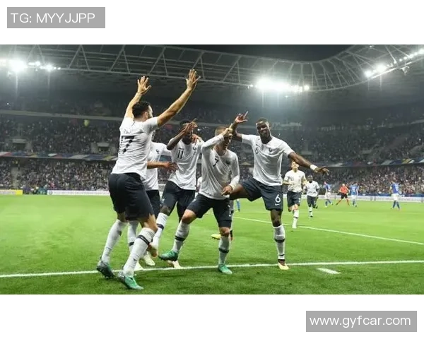 2025年全球足球球星最新排名揭晓 引领足坛风潮的超级球员们 2025年全球足球球星最新排名揭晓 引领足坛风潮的超级球员们